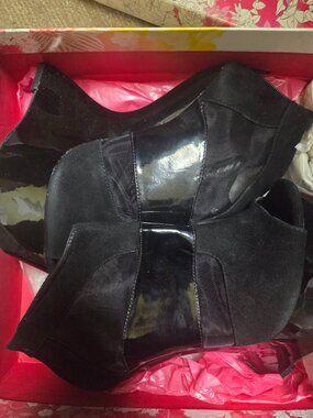 Black Heeless heel